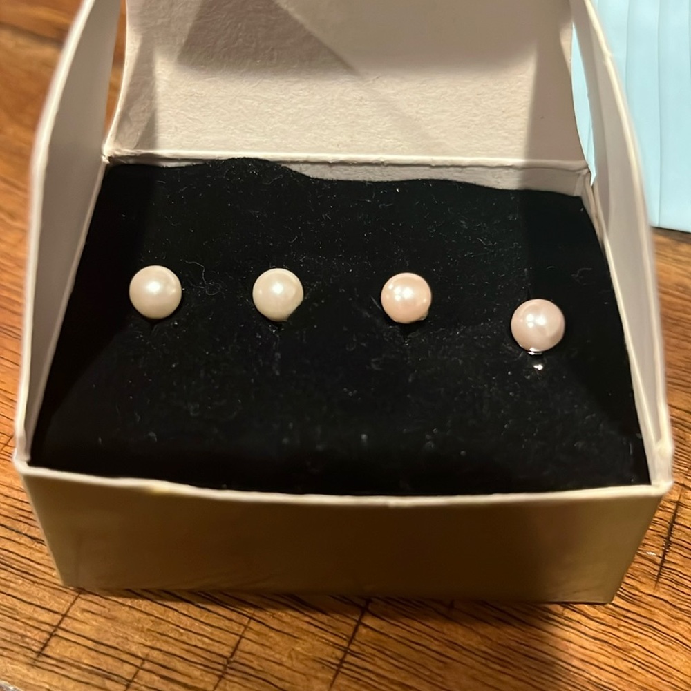 Vintage Avon Faux pearl earring set of 2 radiant pearlesque earrings